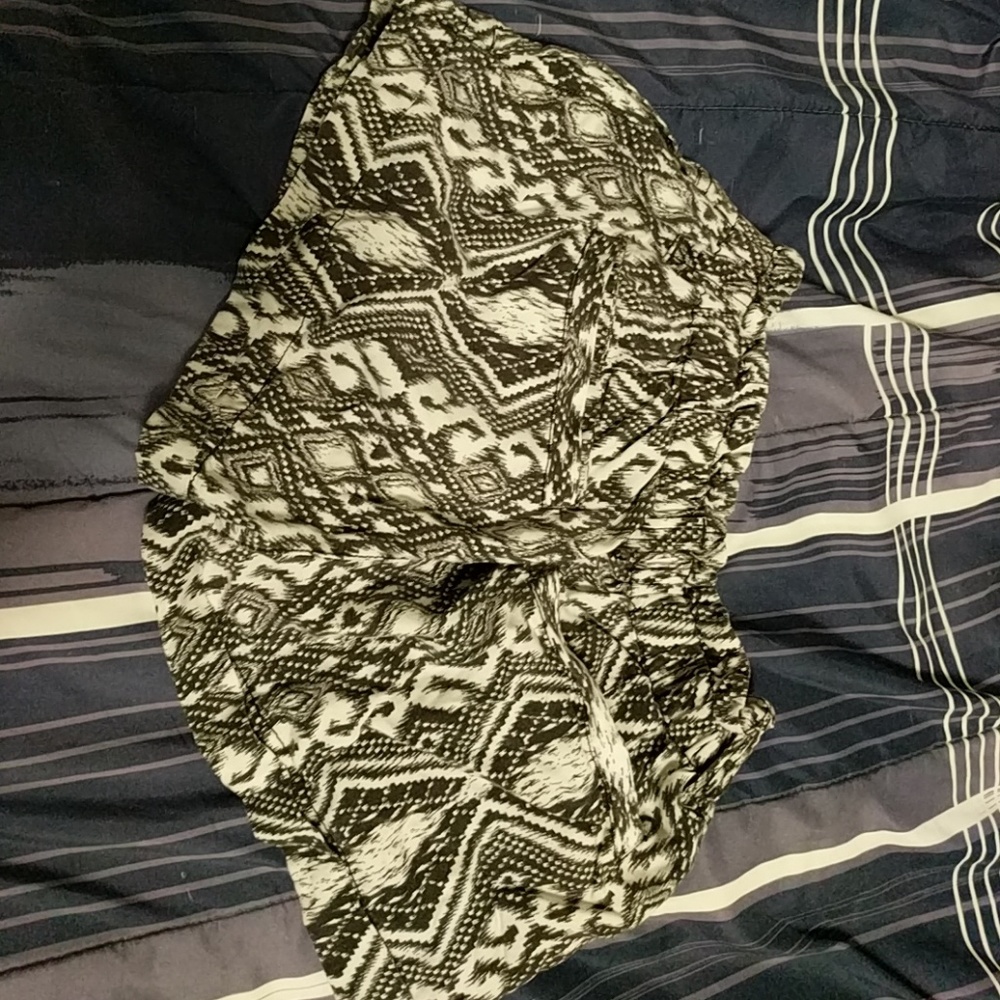 Pattern shorts - Picture 2 of 4